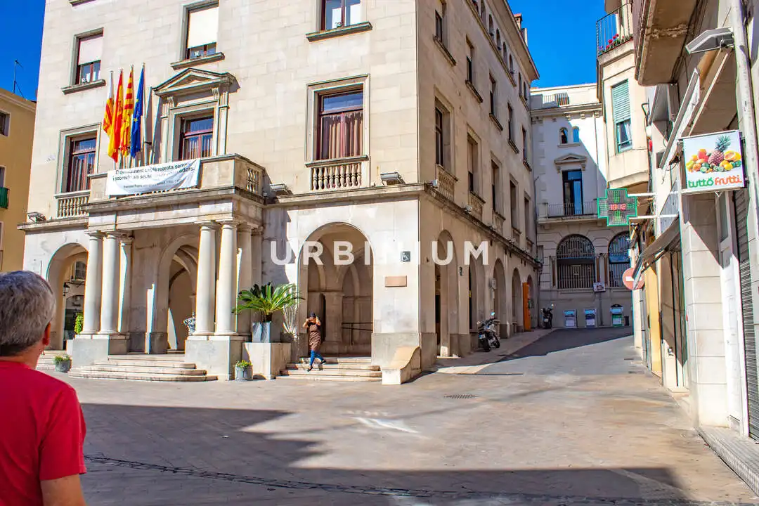 Exterior view of Commercial properties for rent in Figueres