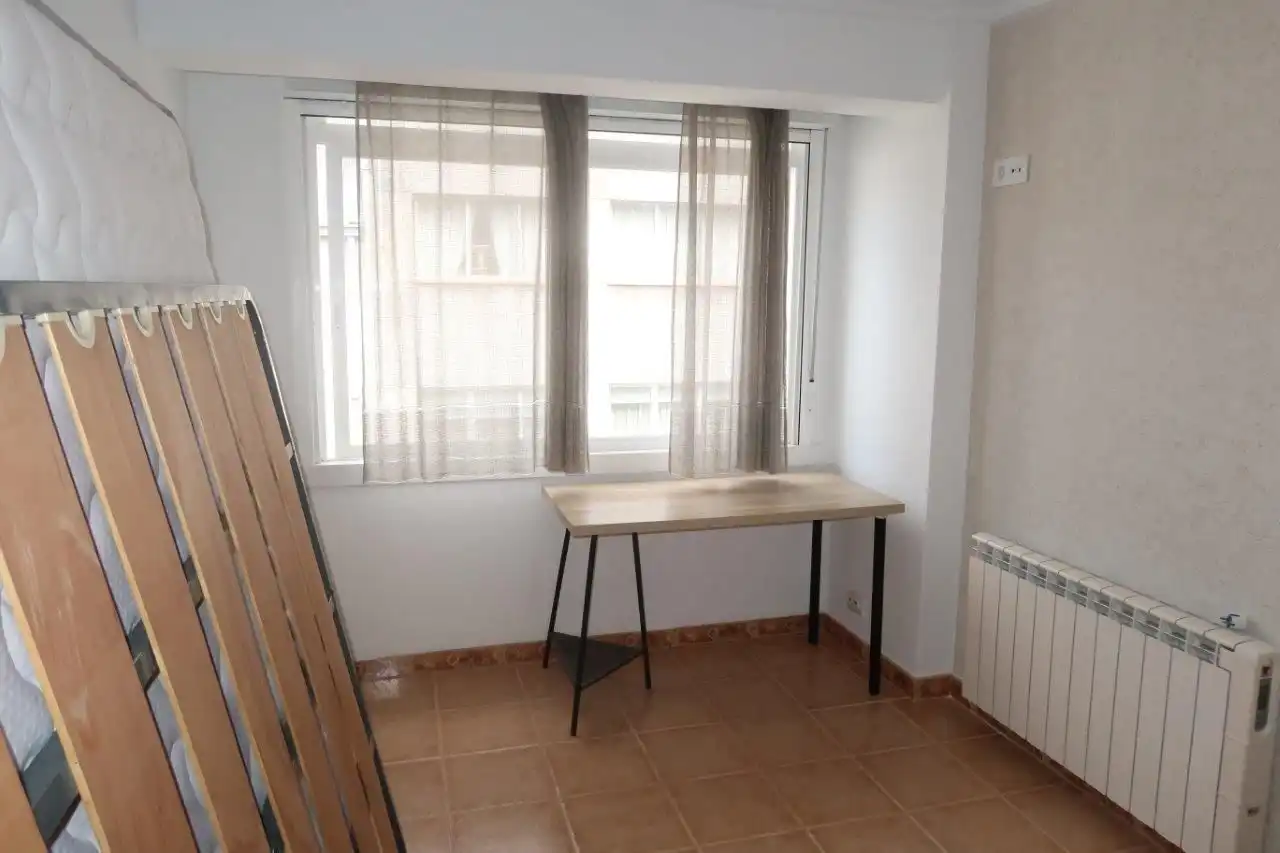 Schlafzimmer von Wohnung zur Miete in A Coruña Capital  mit Heizung und Möbliert