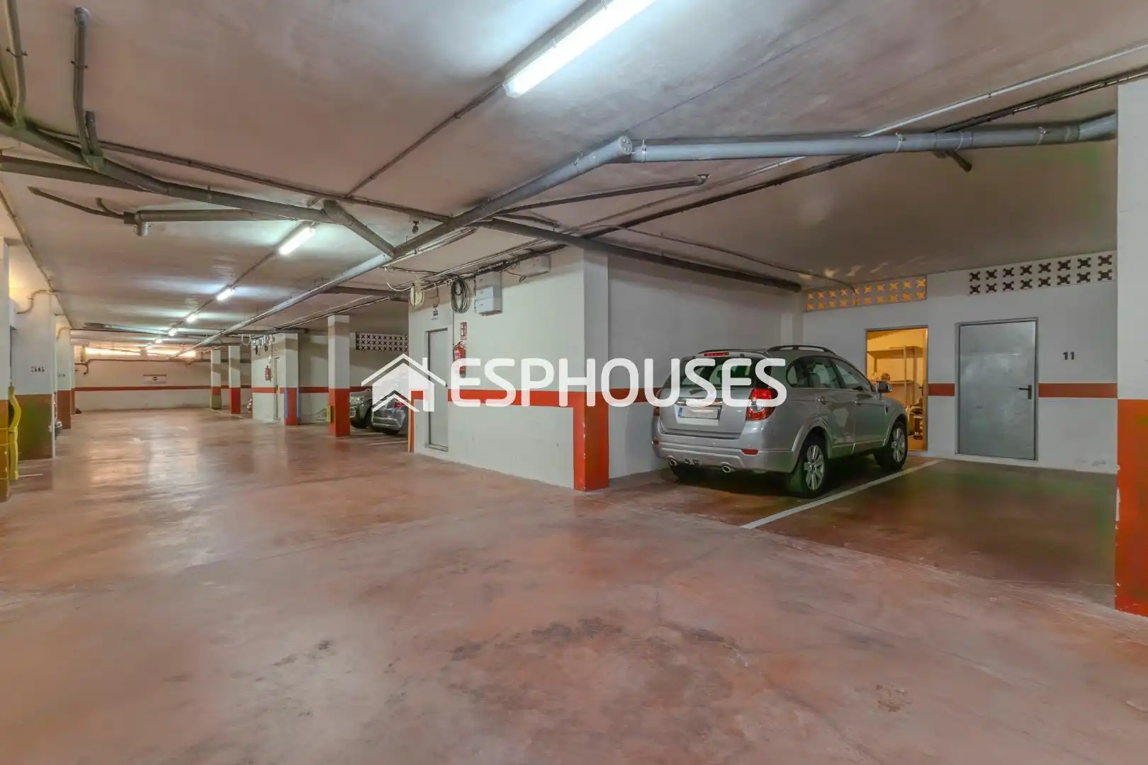 Parking of Attic for sale in Guardamar del Segura  with Air Conditioner, Terrace and Storage room