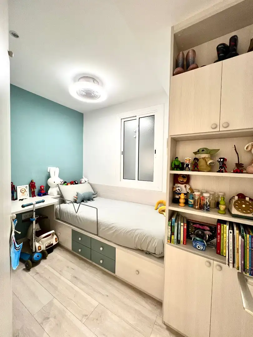 Schlafzimmer von Wohnung zum Verkauf in Barcelona mit Heizung, Parkett und Balkon