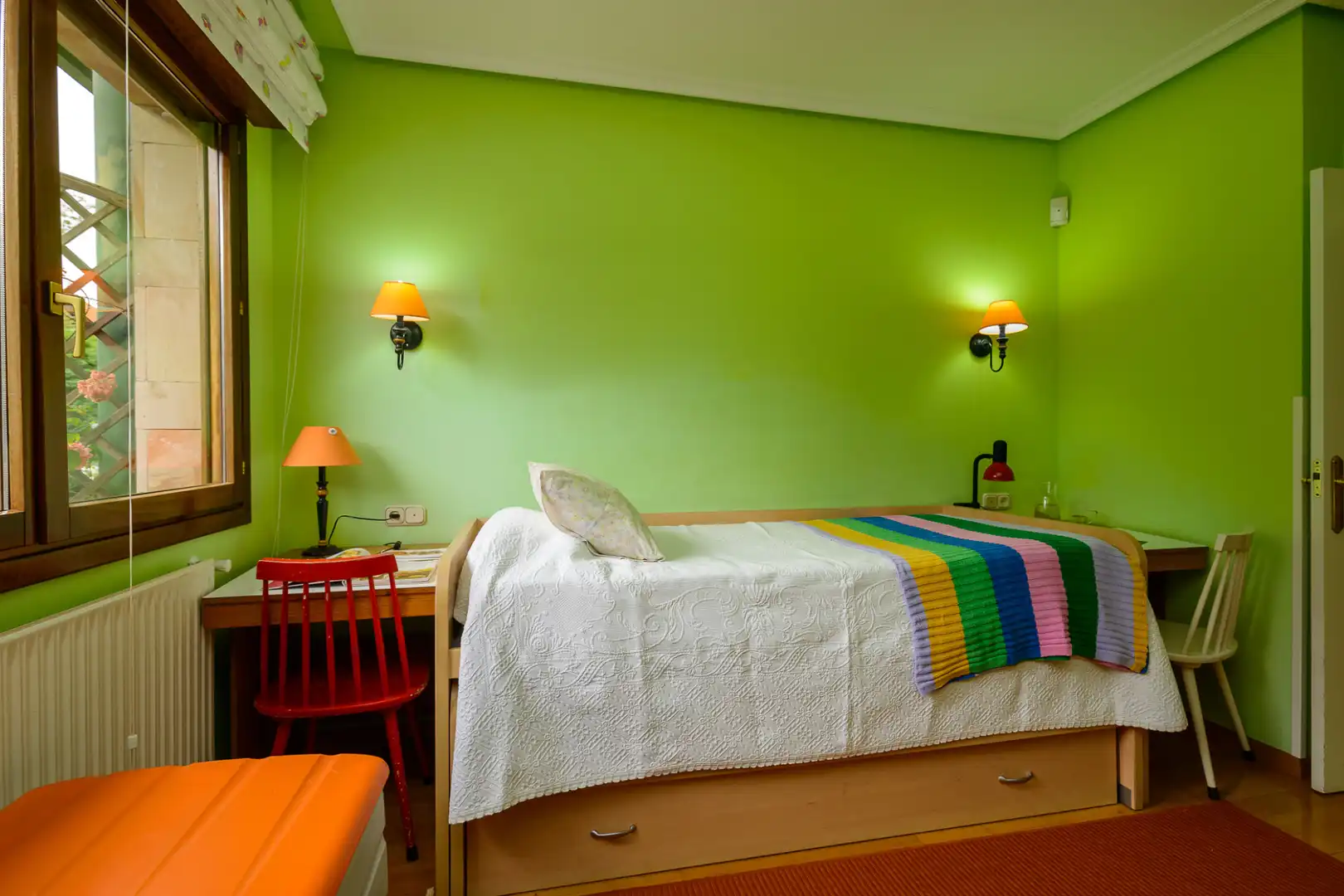 Habitación de Casa o chalet en venta en Oviedo  con Calefacción, Jardín privado y Parquet