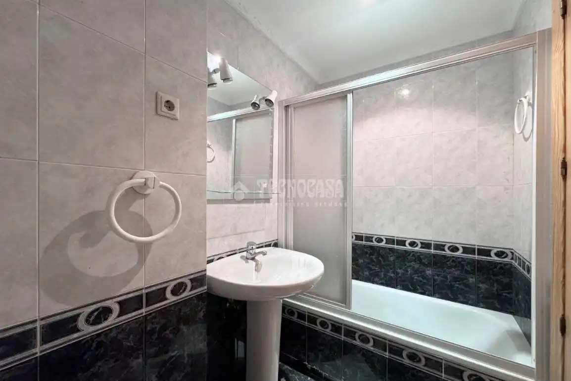 Bathroom of Flat for sale in Torremolinos