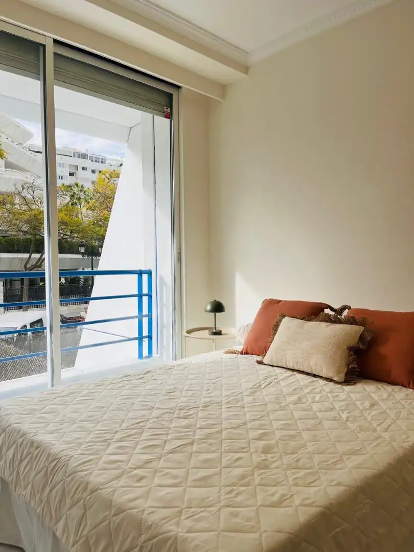 Habitación de Casa adosada en venta en Marbella con Jardín privado, Terraza y Trastero