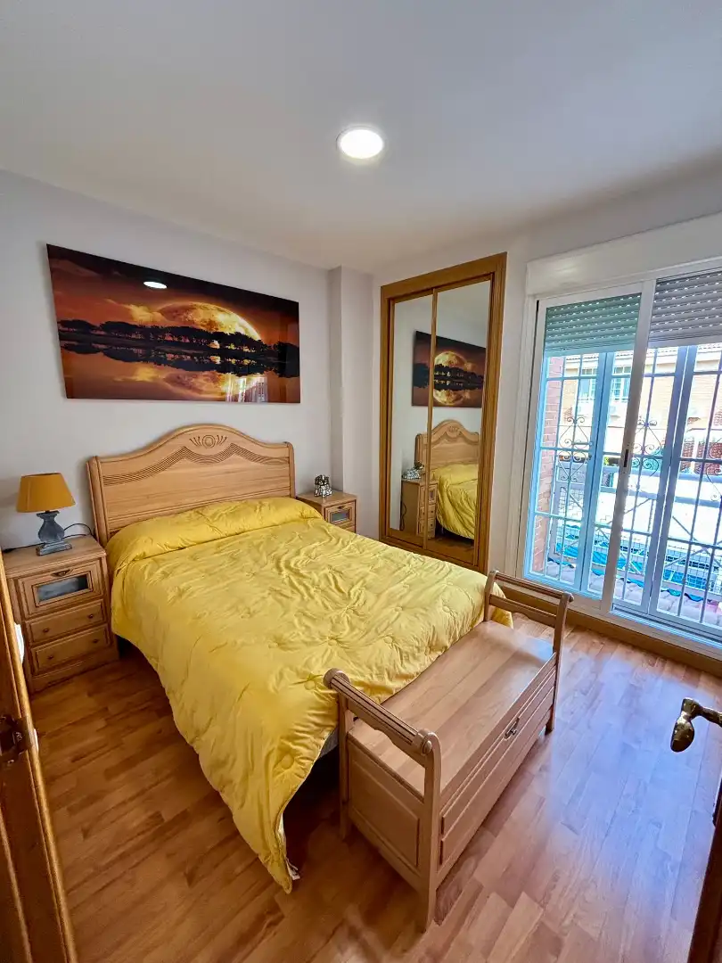 Habitación de Casa adosada en venta en Parla con Aire acondicionado, Calefacción y Jardín privado