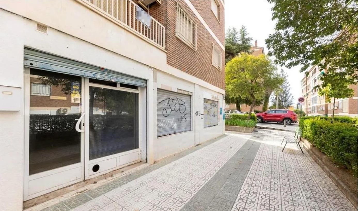 Exterior view of Premises for sale in  Granada Capital