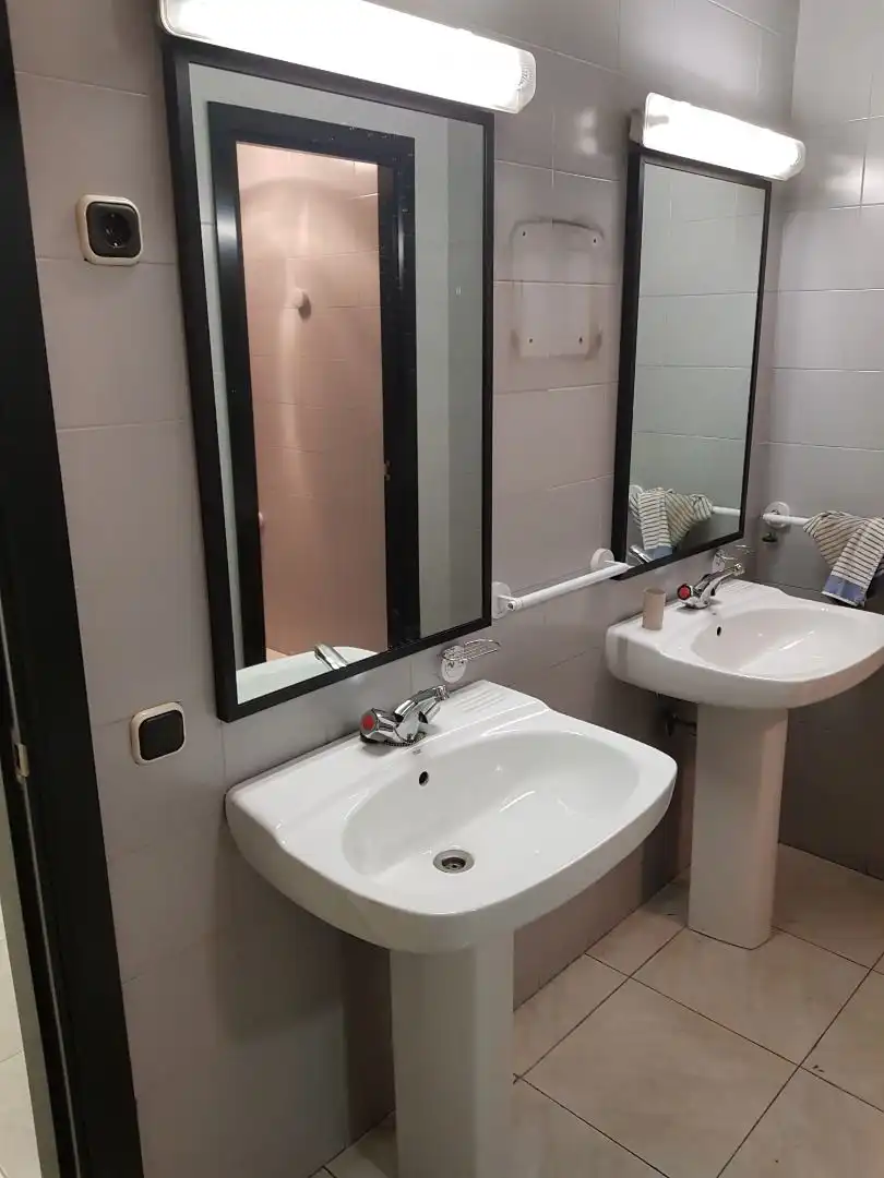 Baño de Local de alquiler en Lleida con Aire acondicionado