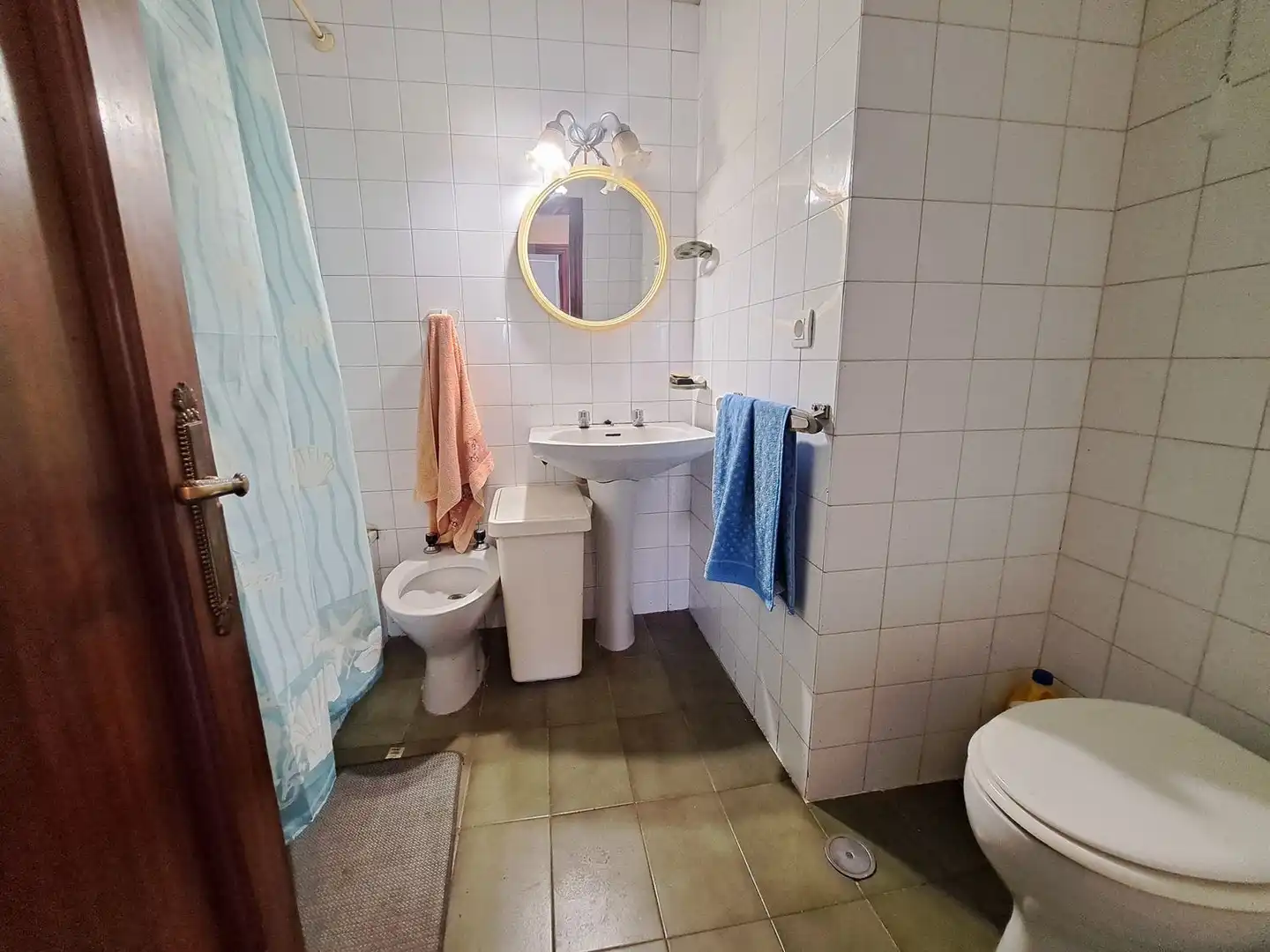 Bany de Pis en venda en Gijón  amb Piscina