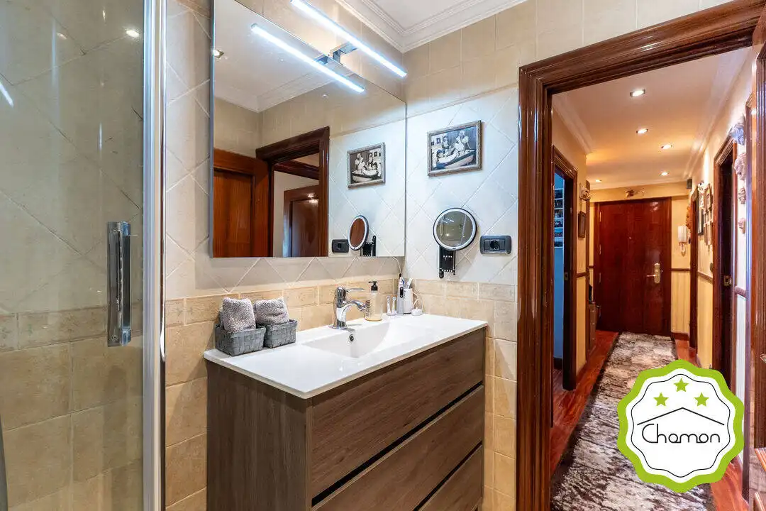 Bathroom of Flat for sale in Santurtzi   with Heating and Storage room