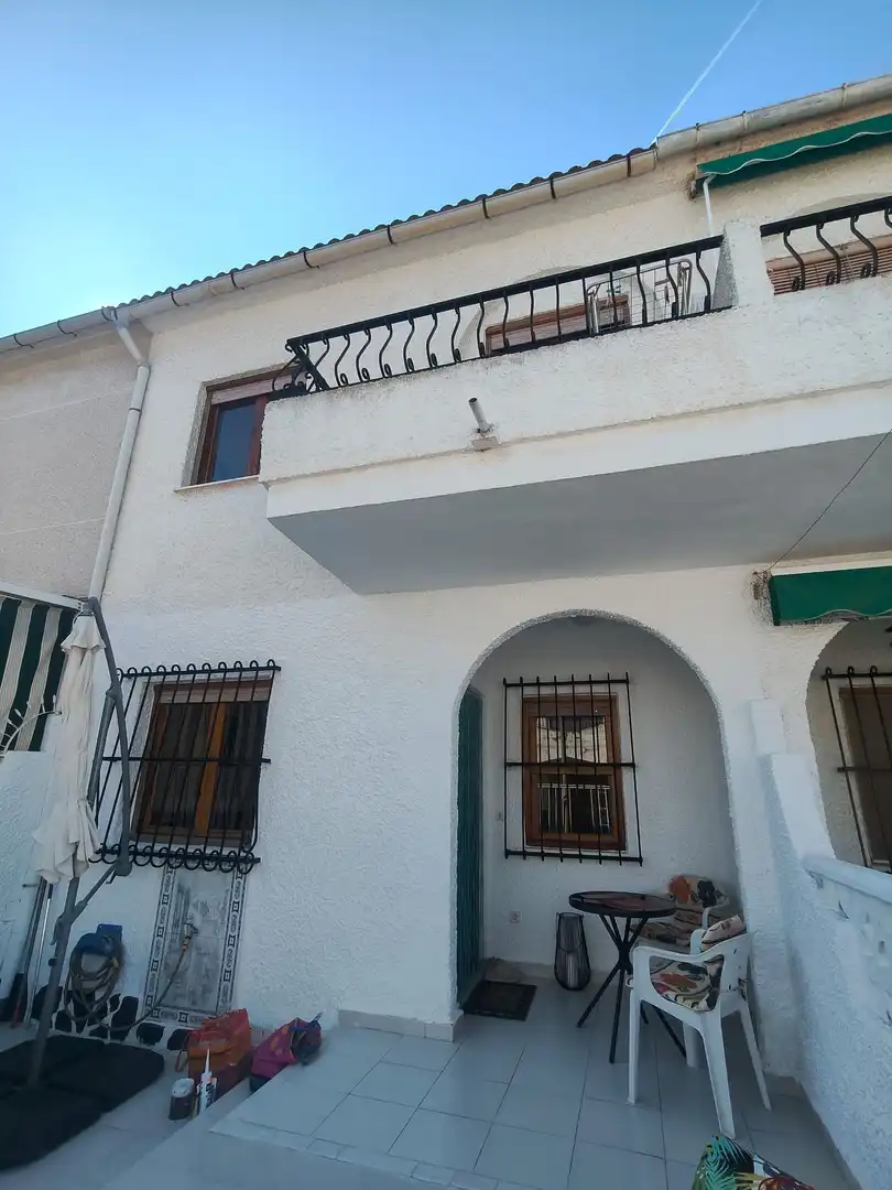 Vista exterior de Casa o chalet de alquiler en Santa Pola con Aire acondicionado, Calefacción y Amueblado