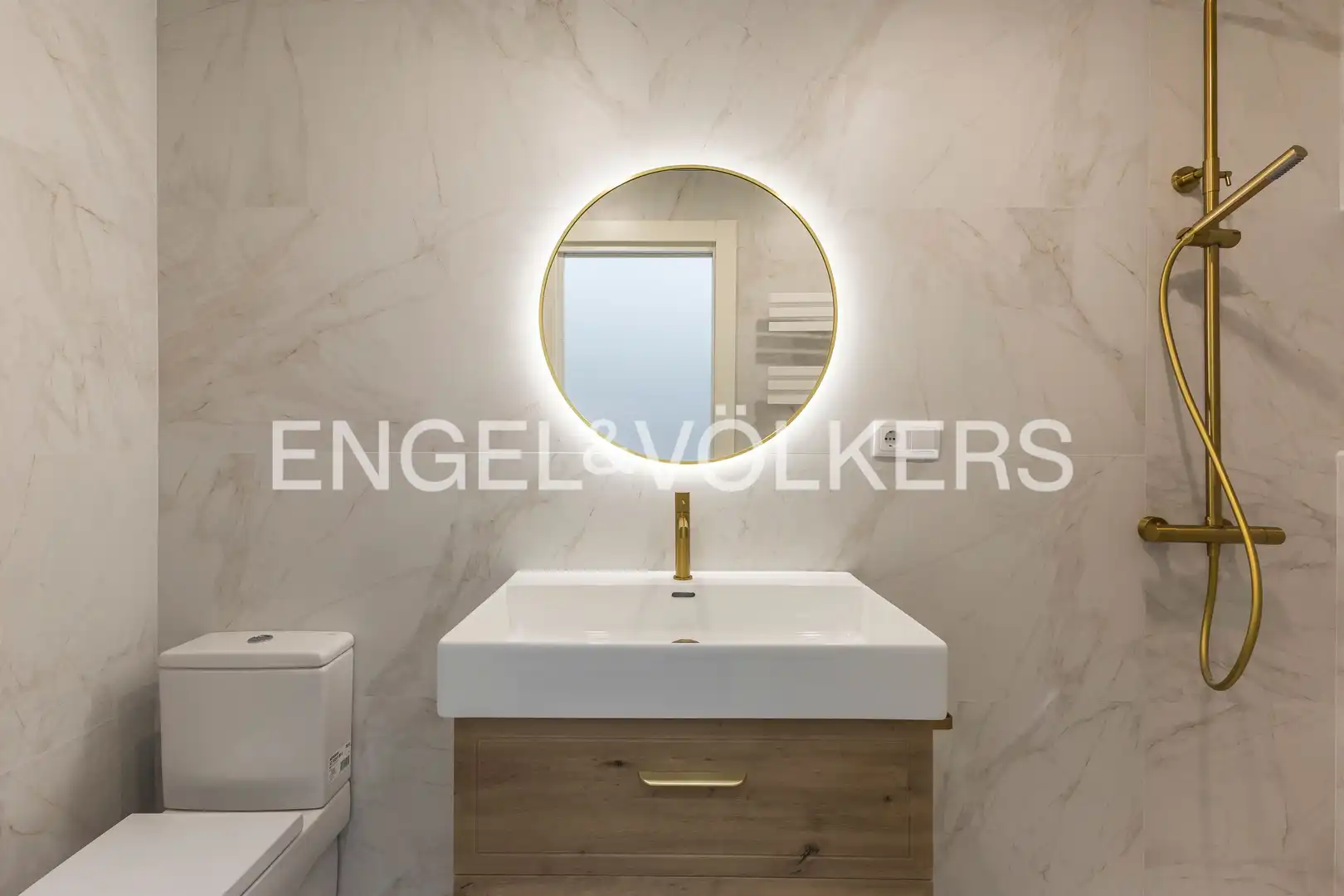 Badezimmer von Wohnung zur Miete in Madrid mit Klimaanlage, Heizung und Balkon