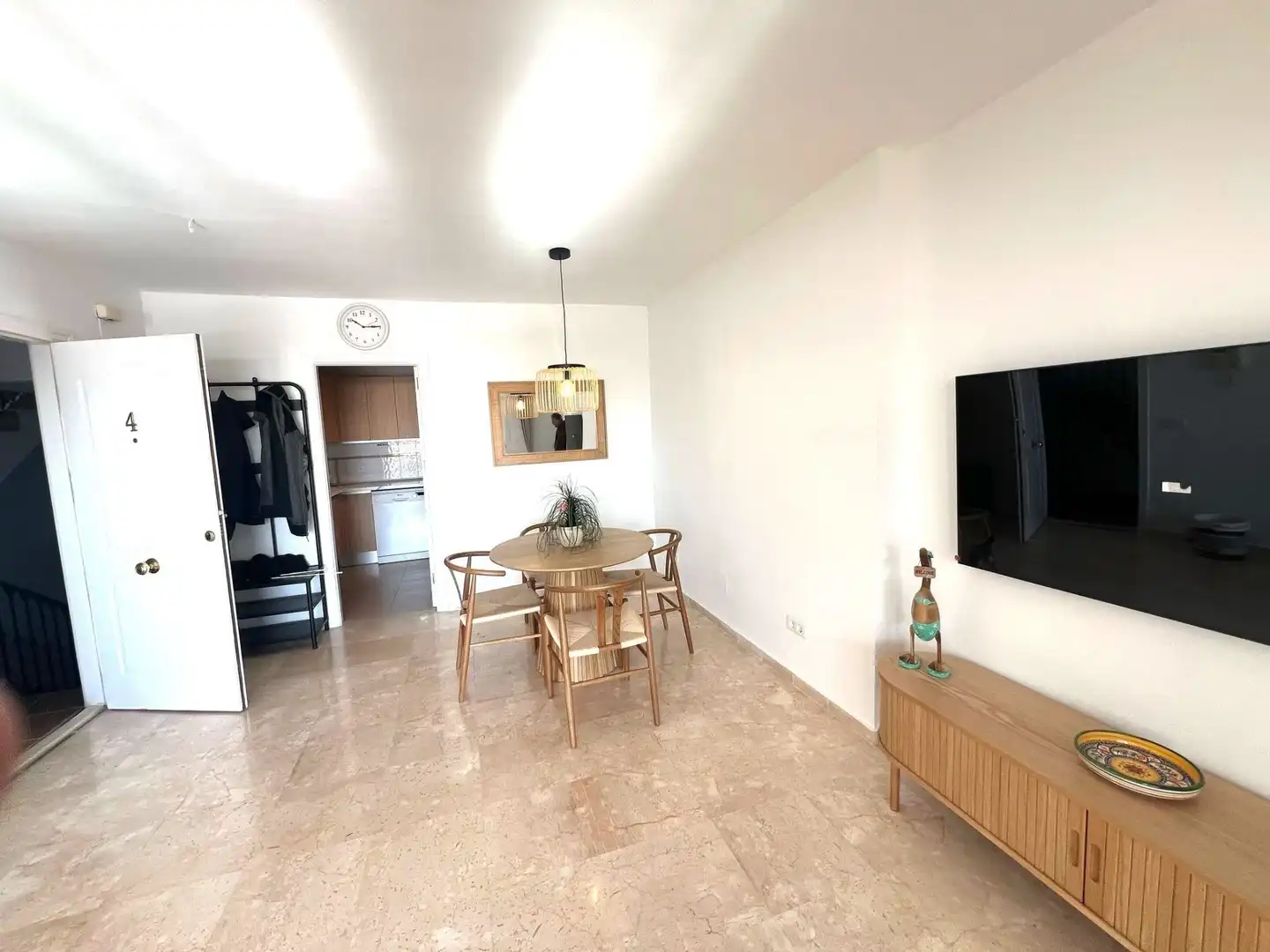 Menjador de Apartament en venda en Mijas amb Aire condicionat, Terrassa i Piscina