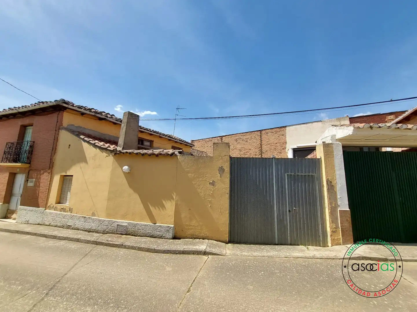 Vista exterior de Casa adosada en venda en Melgar de Arriba amb Jardí privat