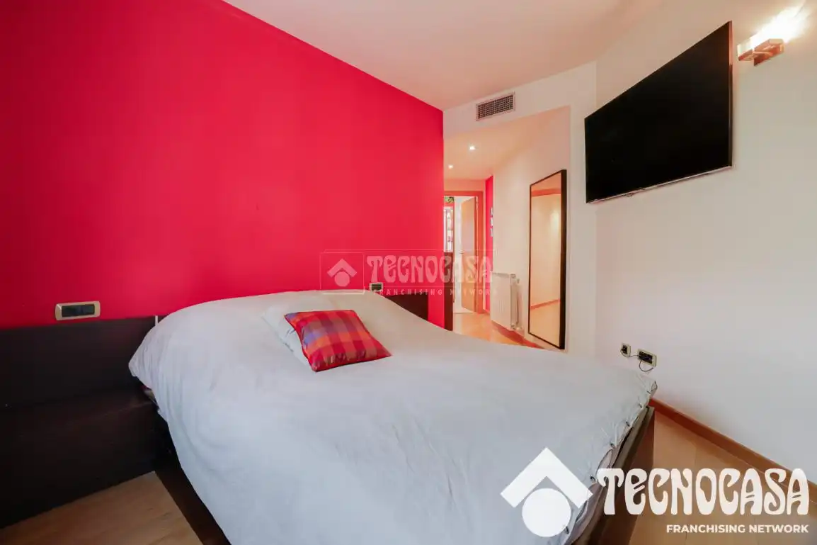 Schlafzimmer von Wohnung zum Verkauf in Barcelona mit Klimaanlage, Abstellraum und Balkon