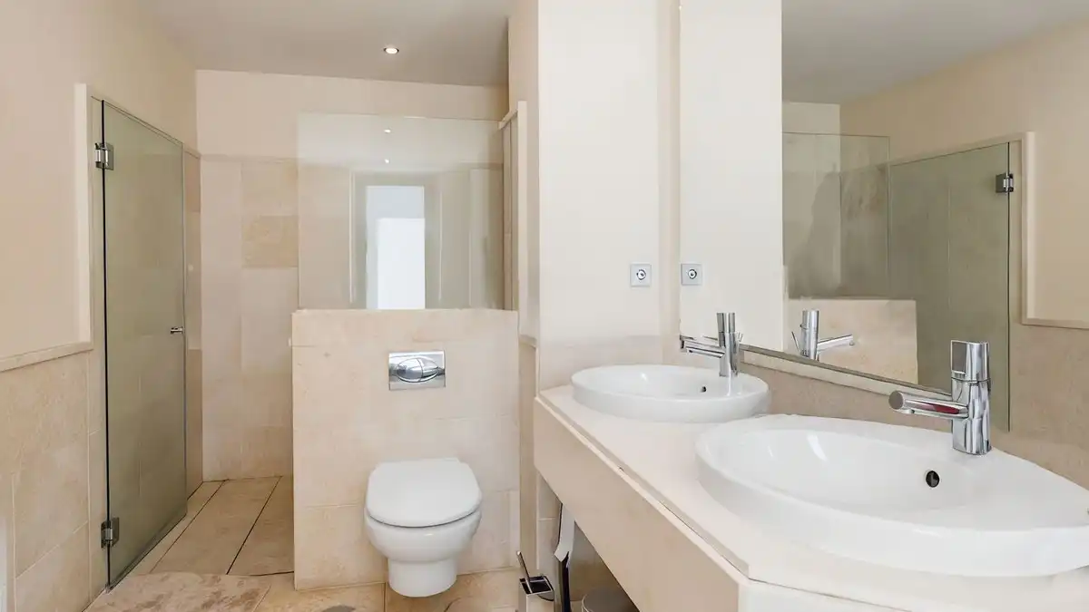 Bathroom of Duplexes for sale in Benahavís  with Air Conditioner, Furnished and TV