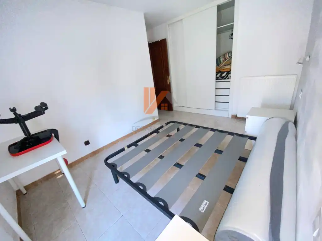 Bedroom of Flat for rent in Santiago de Compostela   with Furnished
