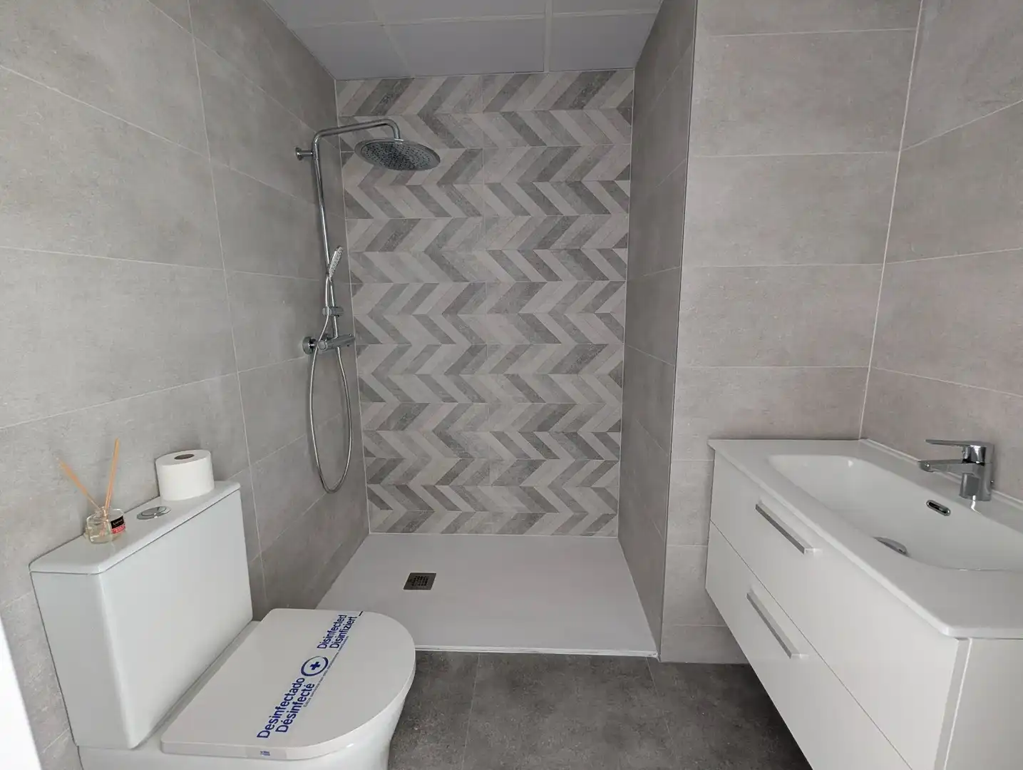 Bany de Apartament en venda en Fuengirola amb Aire condicionat, Calefacció i Terrassa