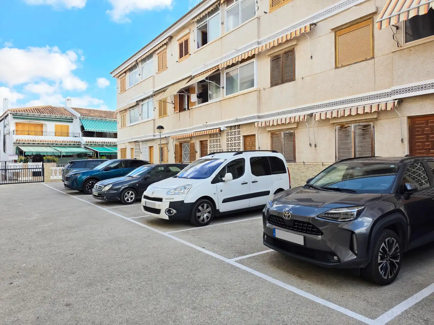 Aparcament de Casa o xalet en venda en Santa Pola amb Calefacció, Jardí privat i Terrassa