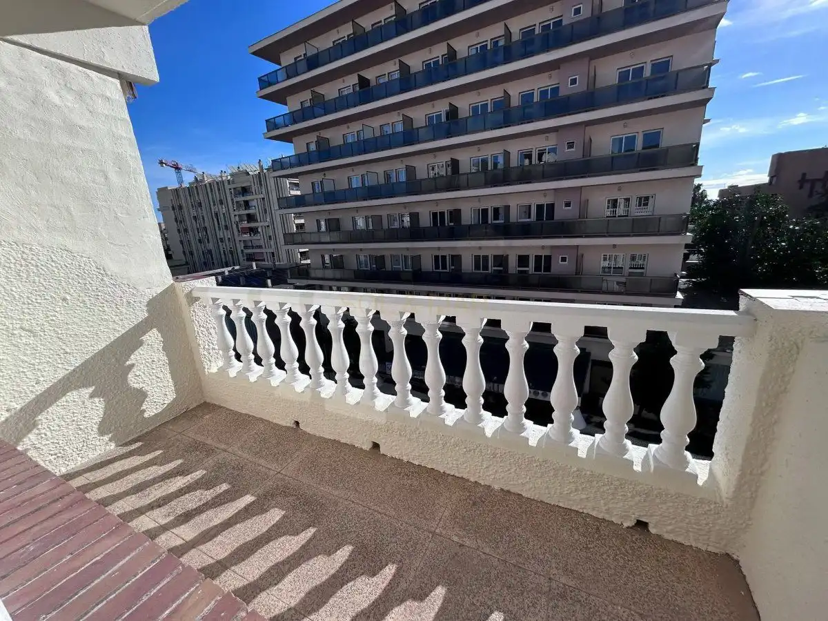 Vivienda con piscina en venta en Los Nidos, imagen 4