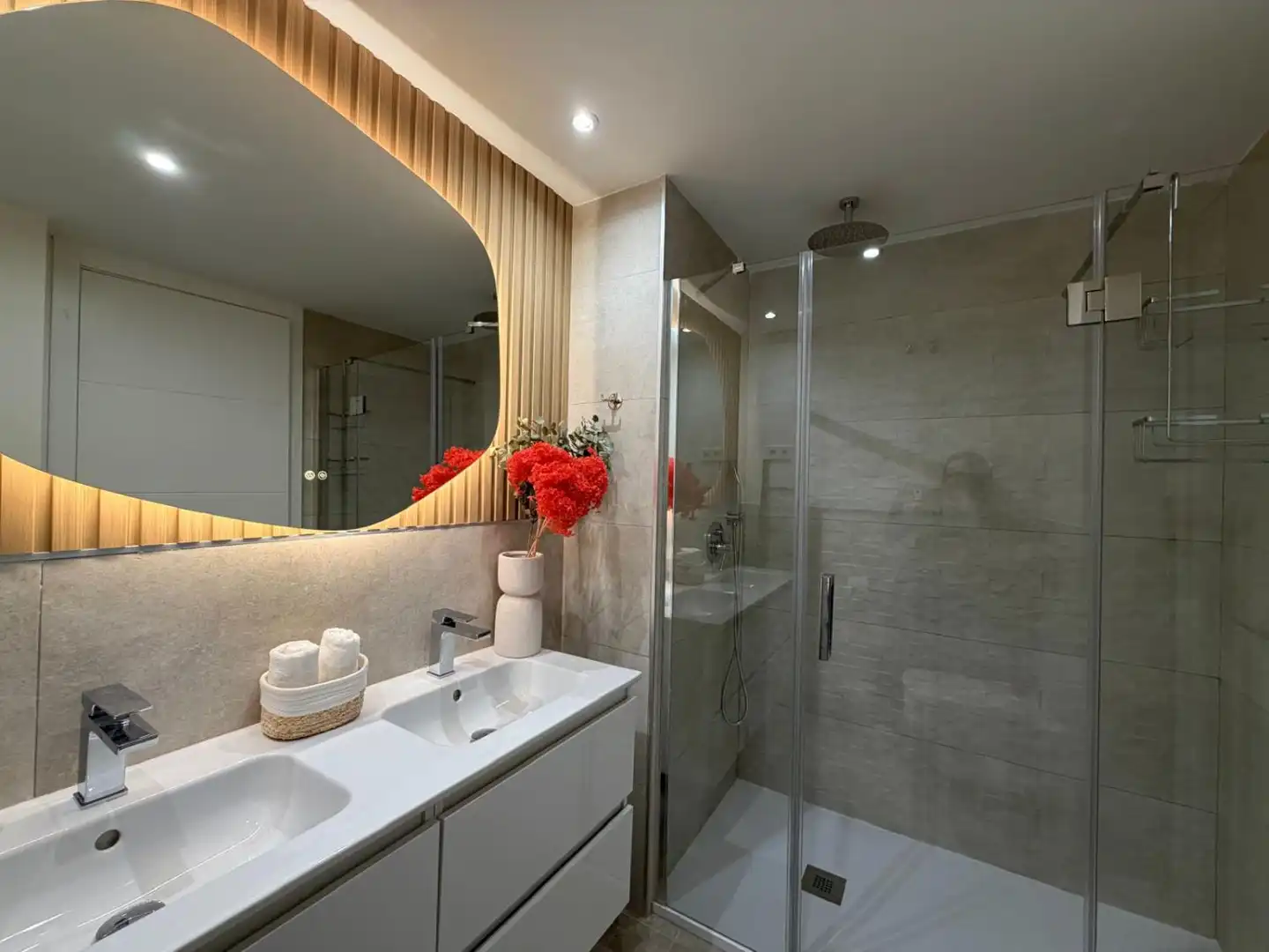 Bathroom of Flat for sale in Estepona  with Air Conditioner, Heating and Terrace