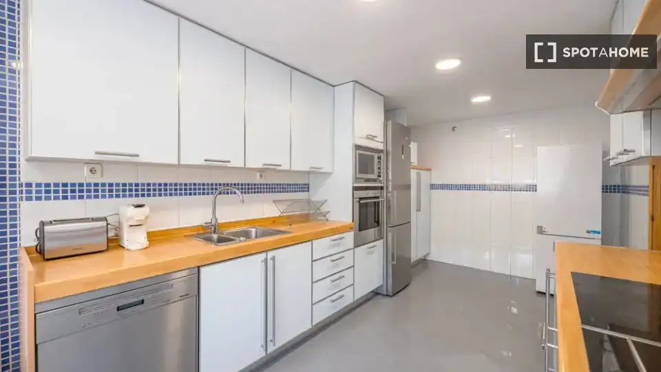 Kitchen of Flat for share in Moncloa - Aravaca