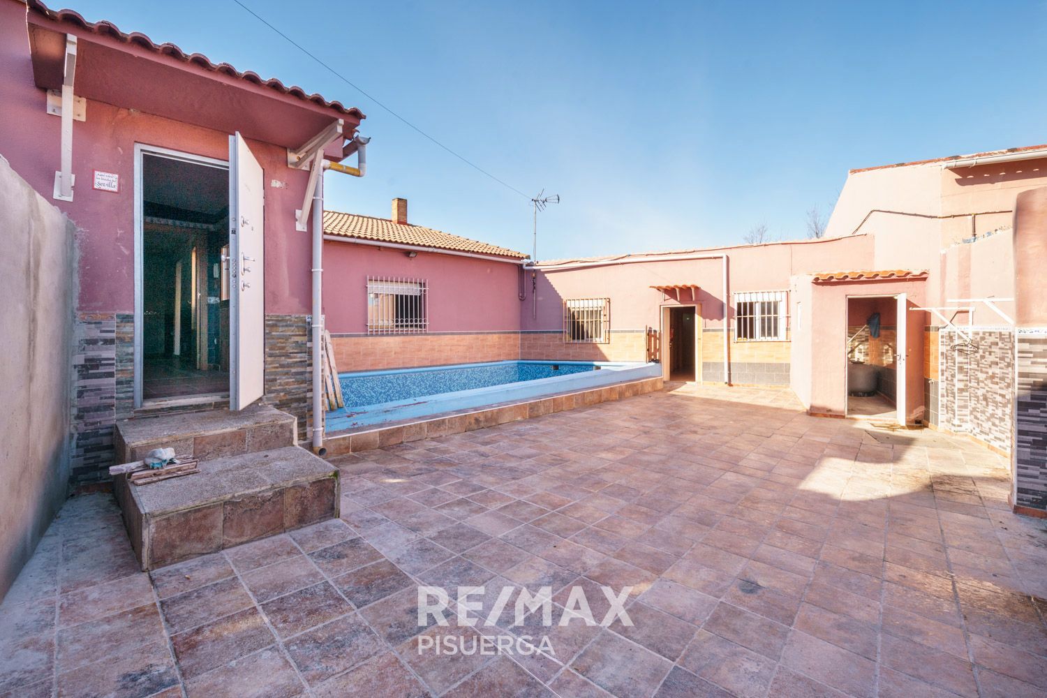Exterior view of Single-family semi-detached for sale in Mojados  with Private garden, Terrace and Storage room