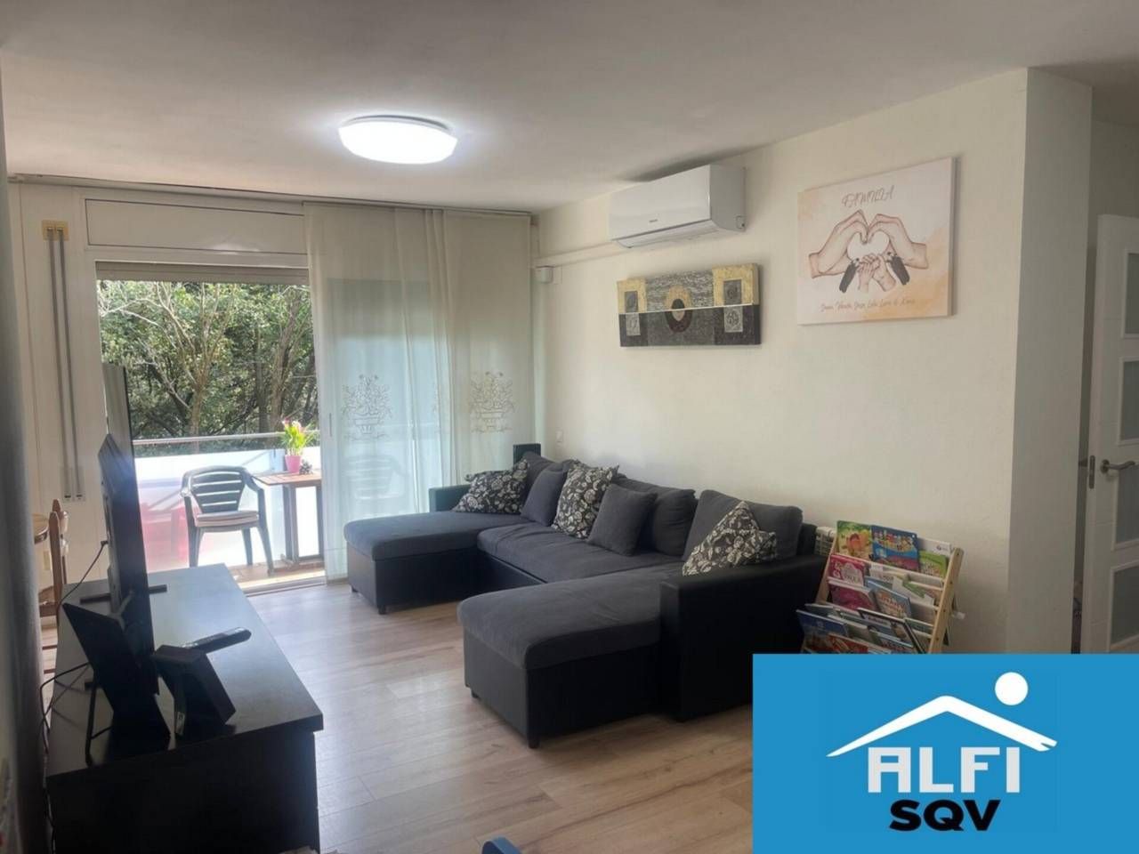 Living room of Flat for sale in Sant Quirze del Vallès  with Air Conditioner, Heating and Parquet flooring