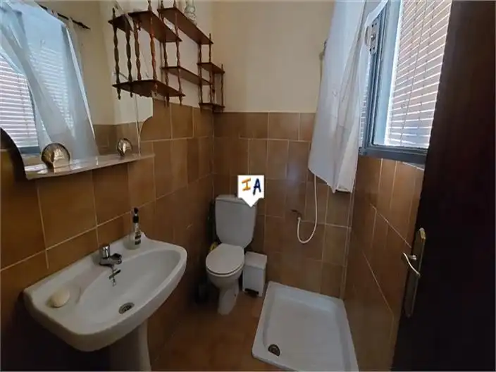 Bany de Casa o xalet en venda en Fuente-Tójar amb Terrassa, Traster i Internet