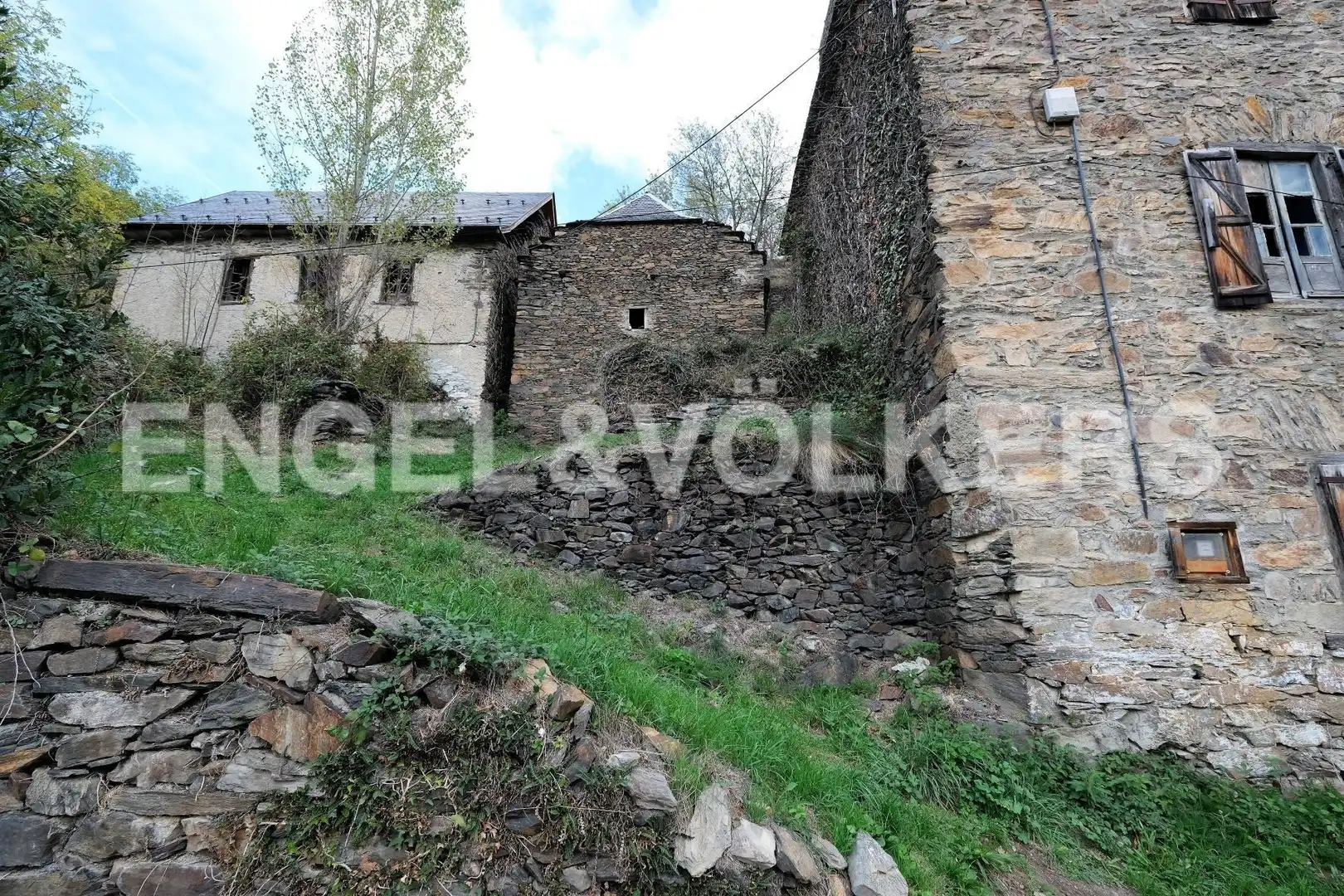 Casa con jardín en venta en Bausen, imagen 2