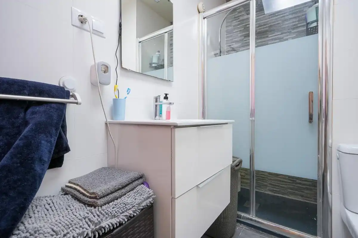 Baño de Casa adosada en venta en Pioz con Aire acondicionado, Calefacción y Jardín privado