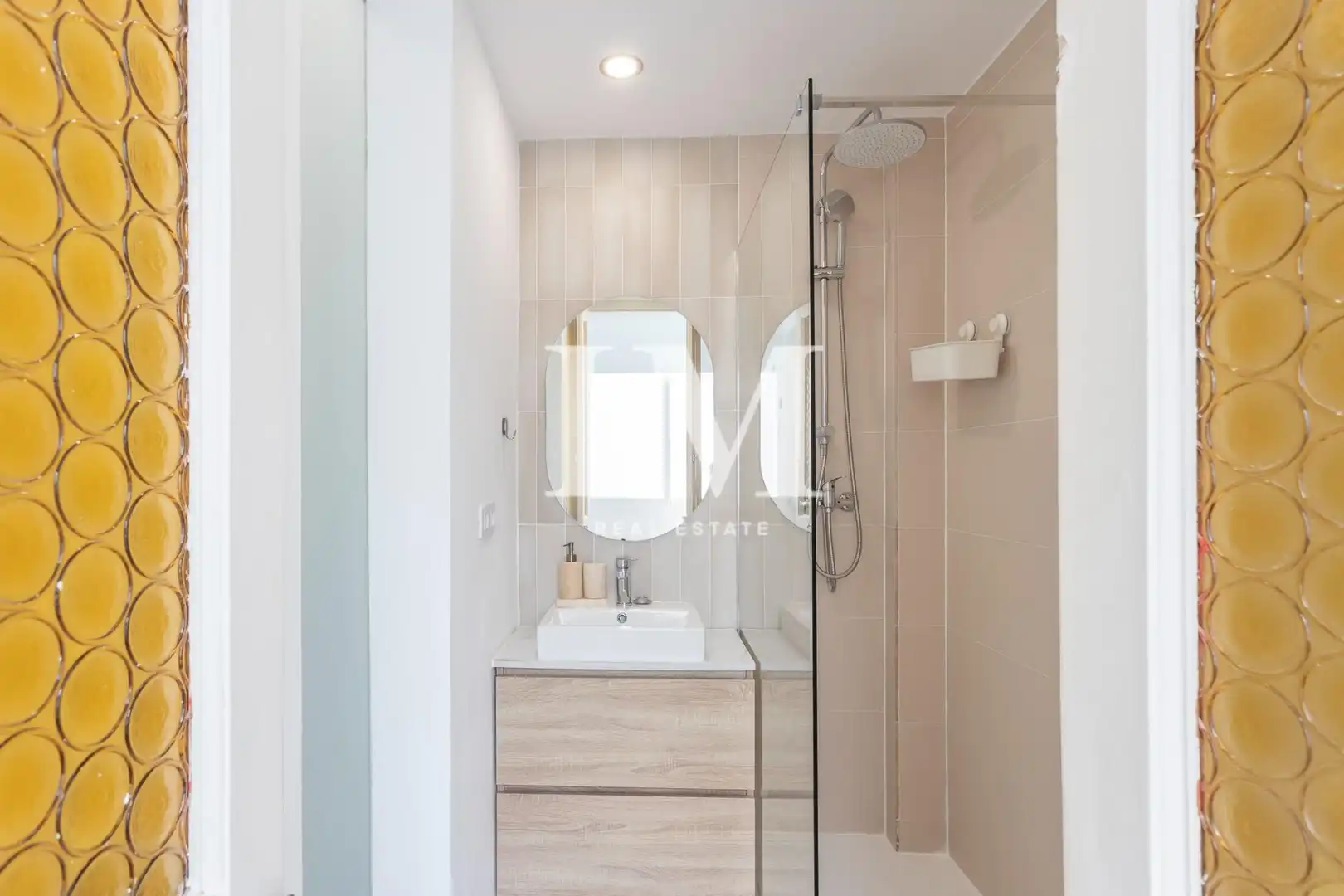 Bany de Apartament de lloguer en Barcelona amb Aire condicionat, Calefacció i Moblat