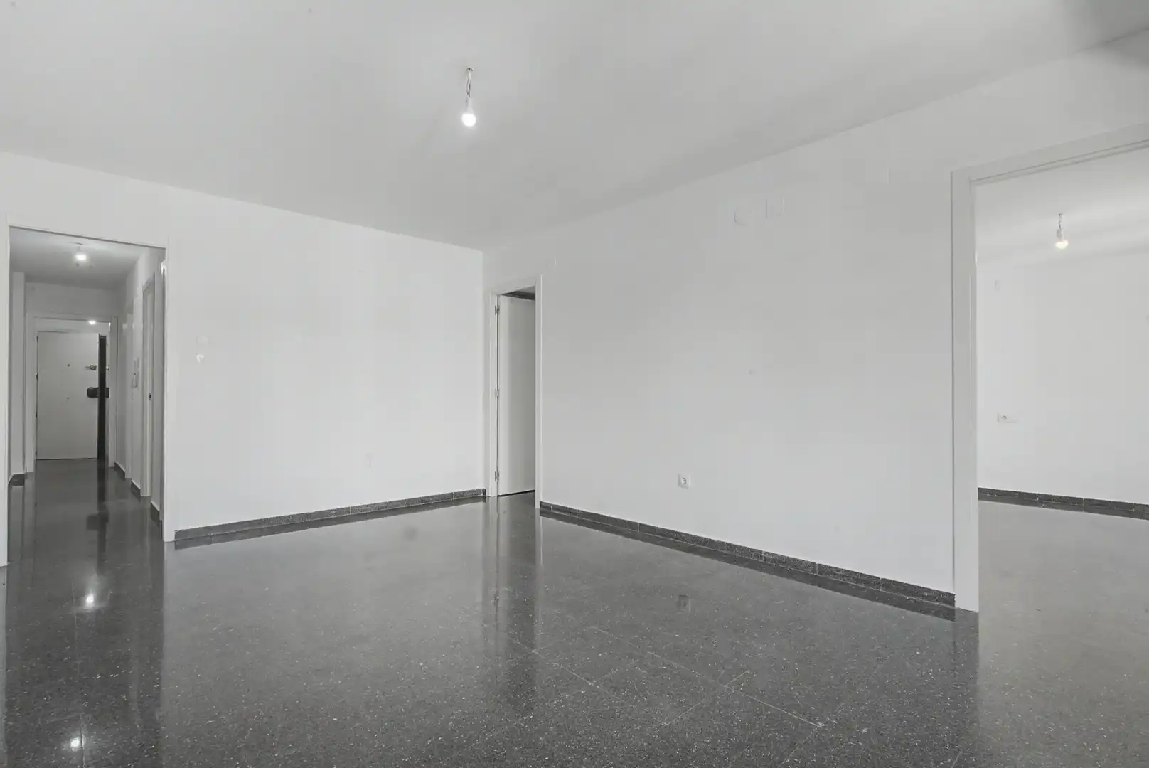 Flat for sale in Valencia  with Air Conditioner and Terrace