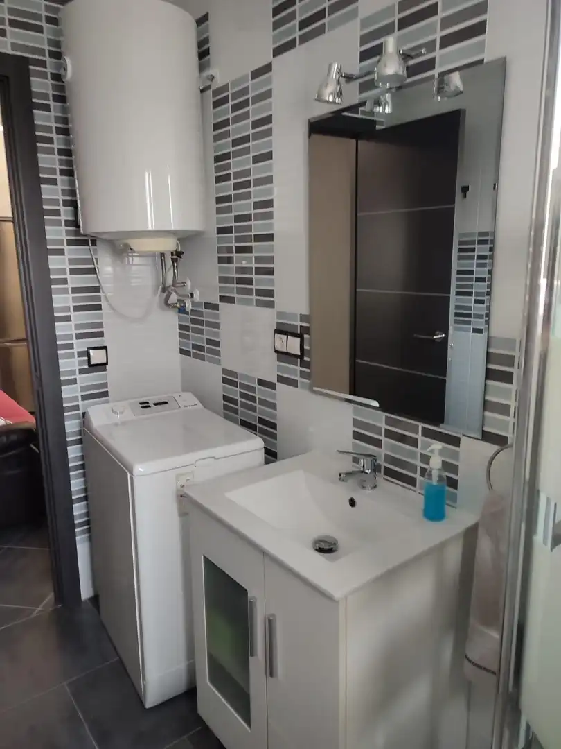 Baño de Apartamento en venta en Torremolinos con Aire acondicionado, Calefacción y Amueblado