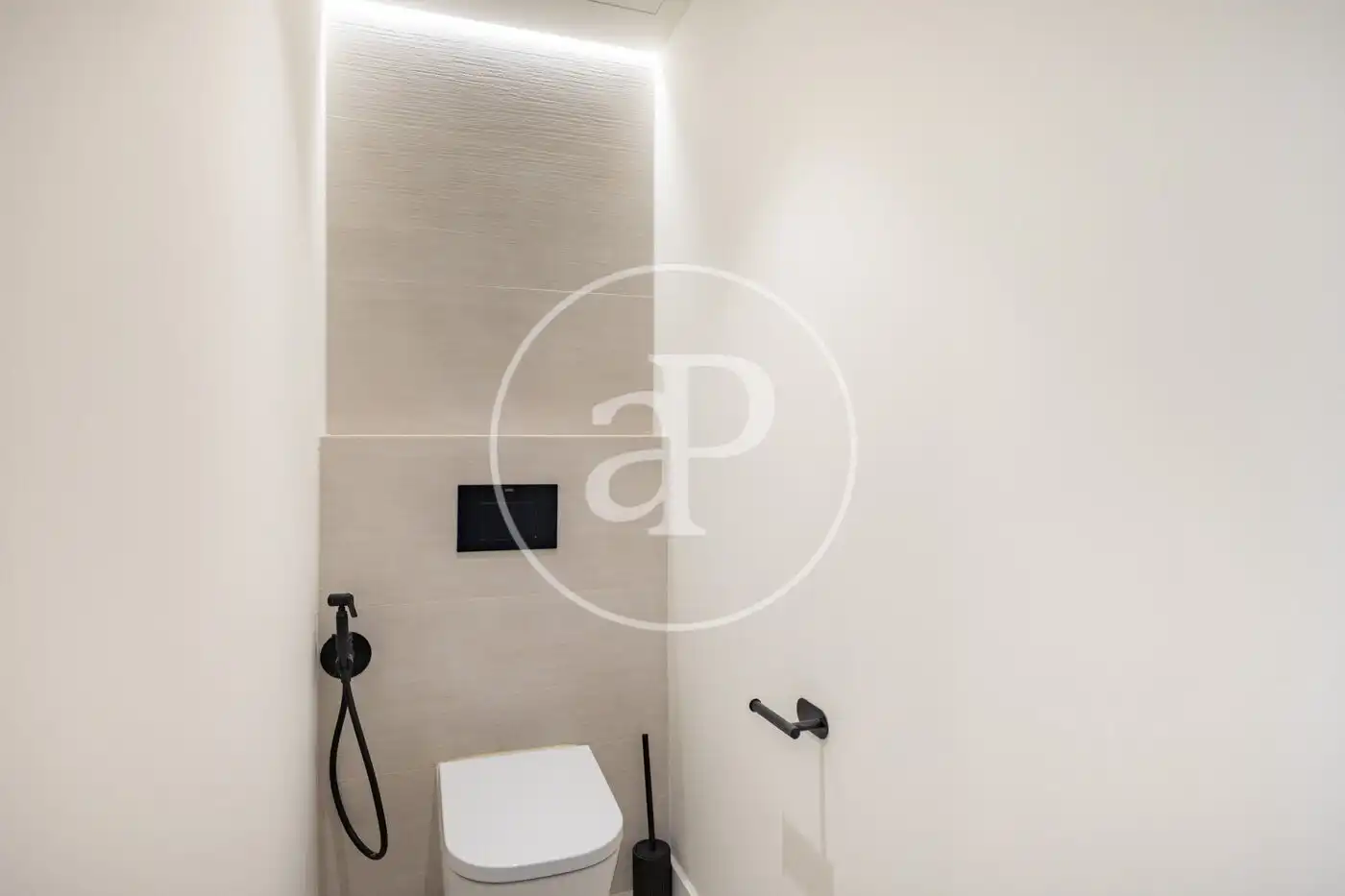 Badezimmer von Wohnung zum Verkauf in Barcelona mit Klimaanlage, Heizung und Terrasse