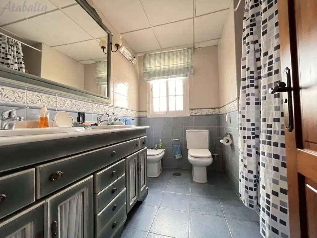 Baño de Casa o chalet en venta en Málaga con Aire acondicionado, Calefacción y Jardín privado