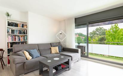 Living room of Flat for sale in Sant Cugat del Vallès  with Air Conditioner, Heating and Terrace