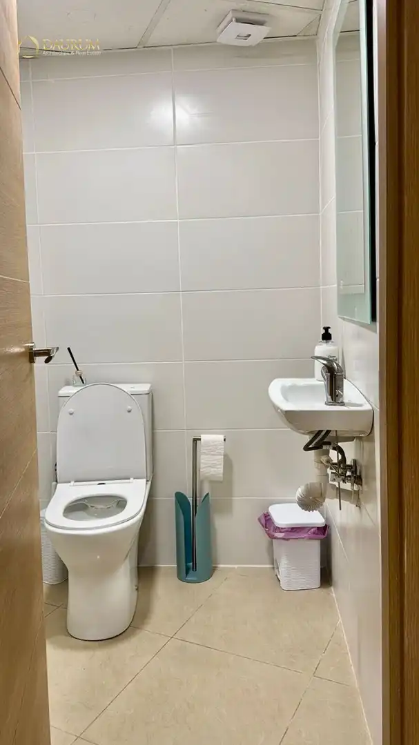 Baño de Oficina en venta en Quart de Poblet con Aire acondicionado, Terraza y Amueblado