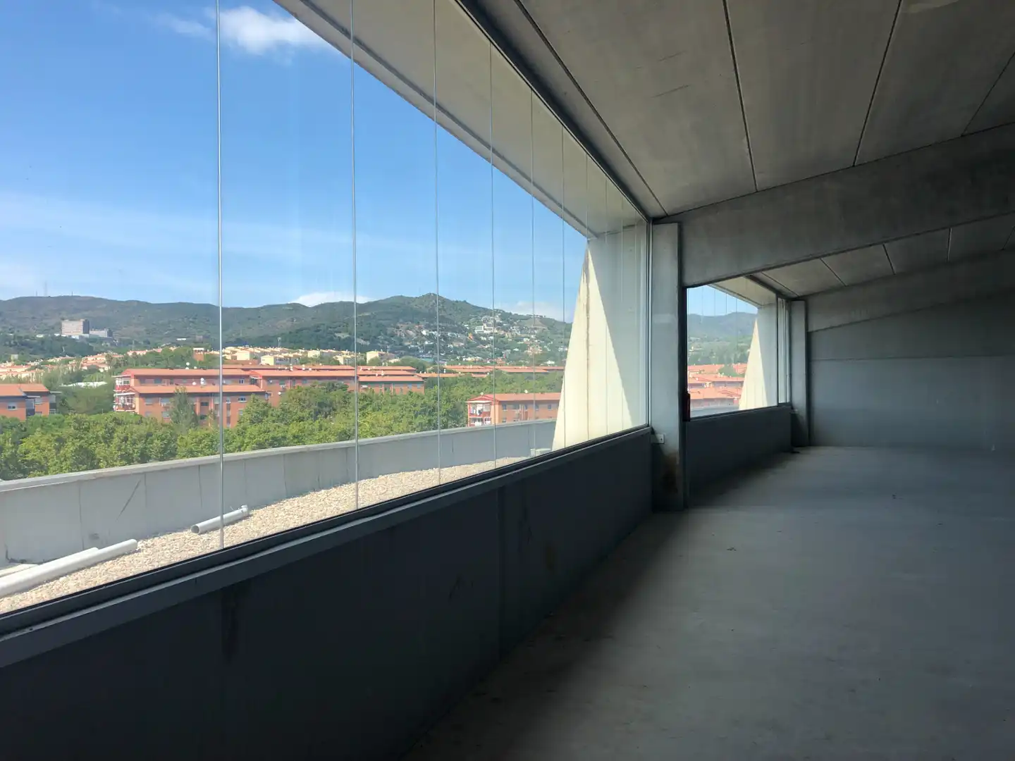 Vista exterior de Nave industrial en venta en Badalona con Alarma