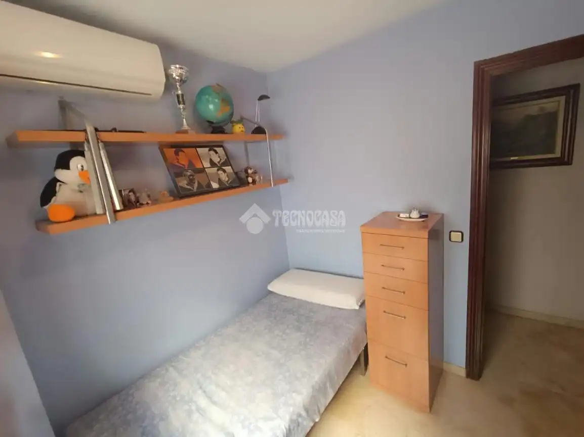 Dormitori de Dúplex en venda en Sevilla amb Aire condicionat, Terrassa i Moblat