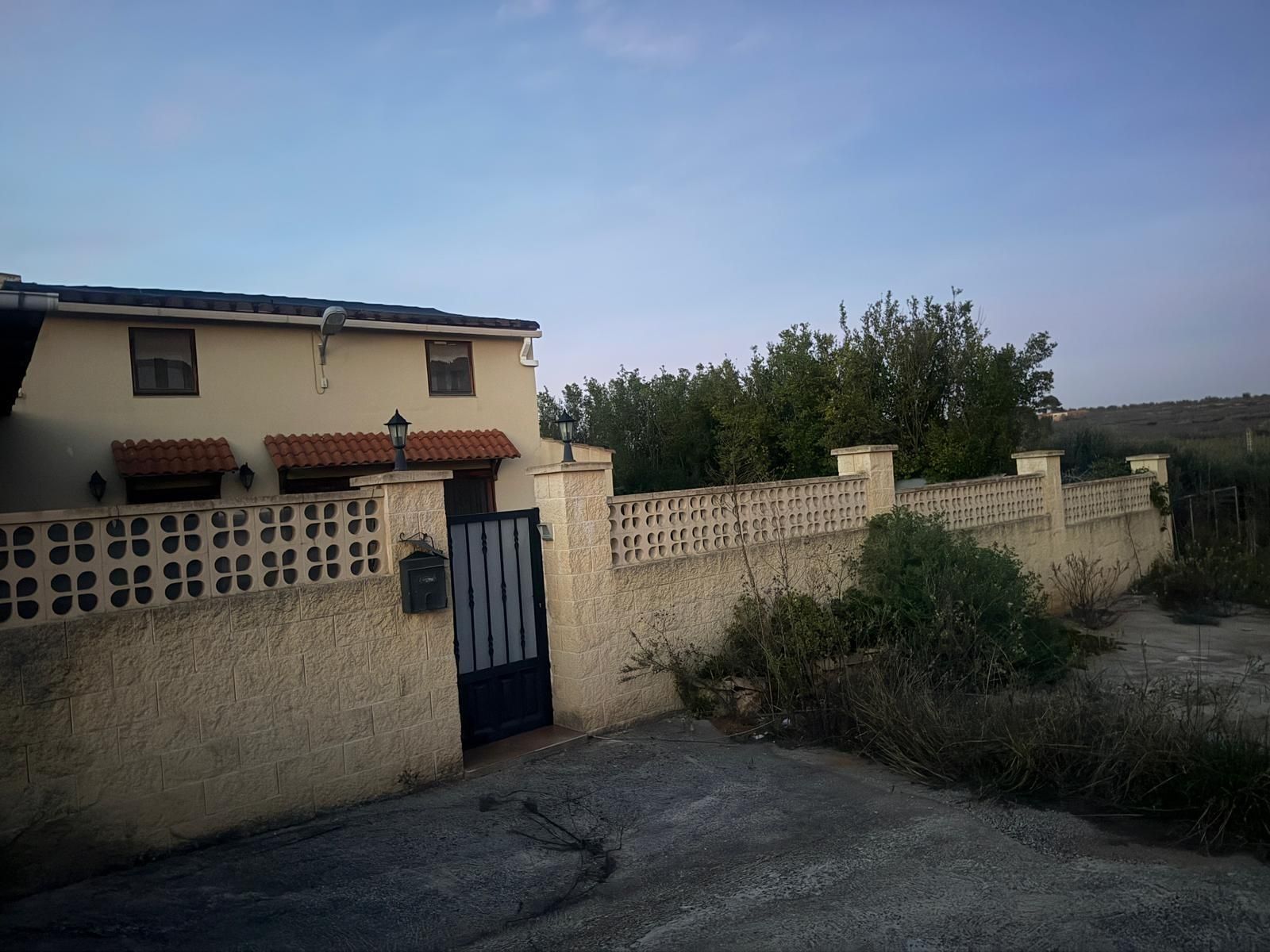Vista exterior de Casa o xalet en venda en Vall d'Alba amb Jardí privat i Terrassa
