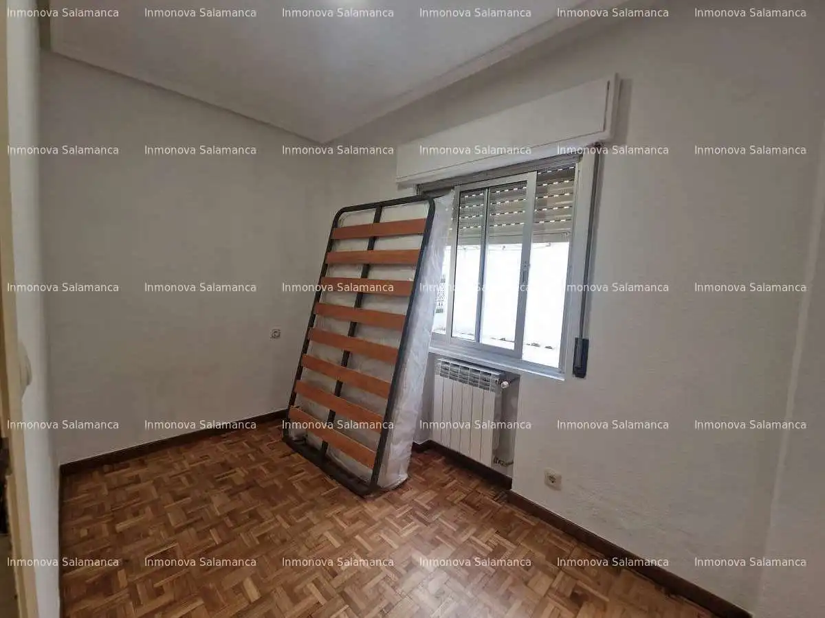 Schlafzimmer von Wohnung zur untervermieten in Salamanca mit Heizung, Terrasse und Möbliert