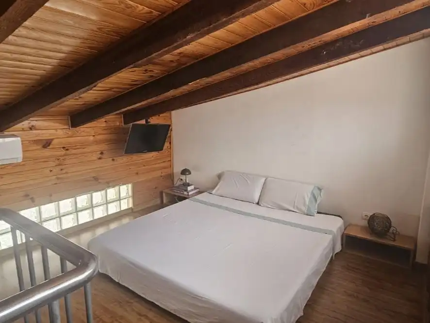Habitación de Piso de alquiler en  Valencia Capital con Aire acondicionado y Balcón