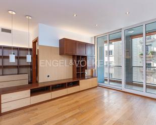 Sala d'estar de Apartament en venda en  Barcelona Capital amb Aire condicionat, Parquet i Piscina