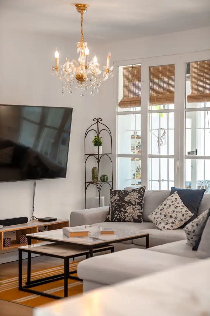 Sala de estar de Casa adosada en venta en Marbella con Aire acondicionado, Terraza y Piscina