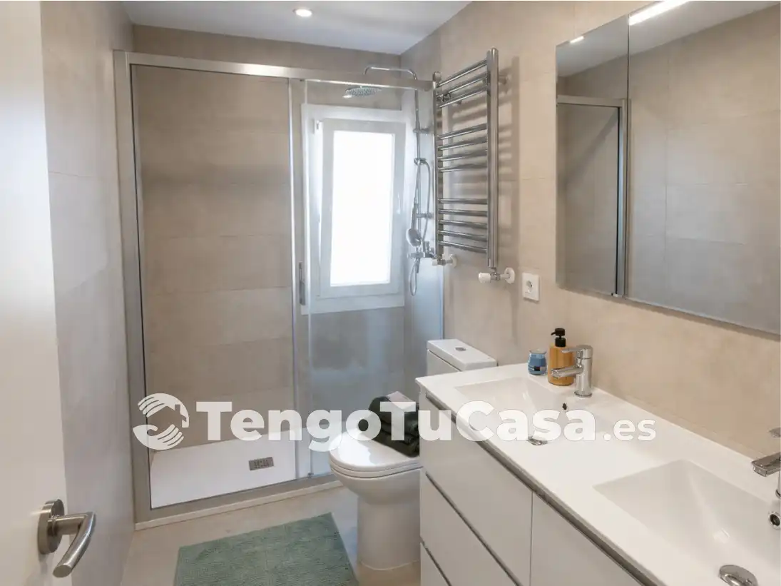 Badezimmer von Wohnung zum Verkauf in Madrid mit Klimaanlage, Heizung und Parkett