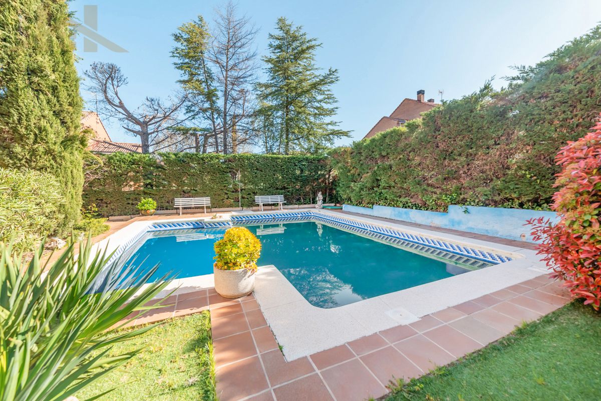 Piscina de Casa o xalet en venda en Arroyomolinos (Madrid) amb Aire condicionat, Calefacció i Jardí privat