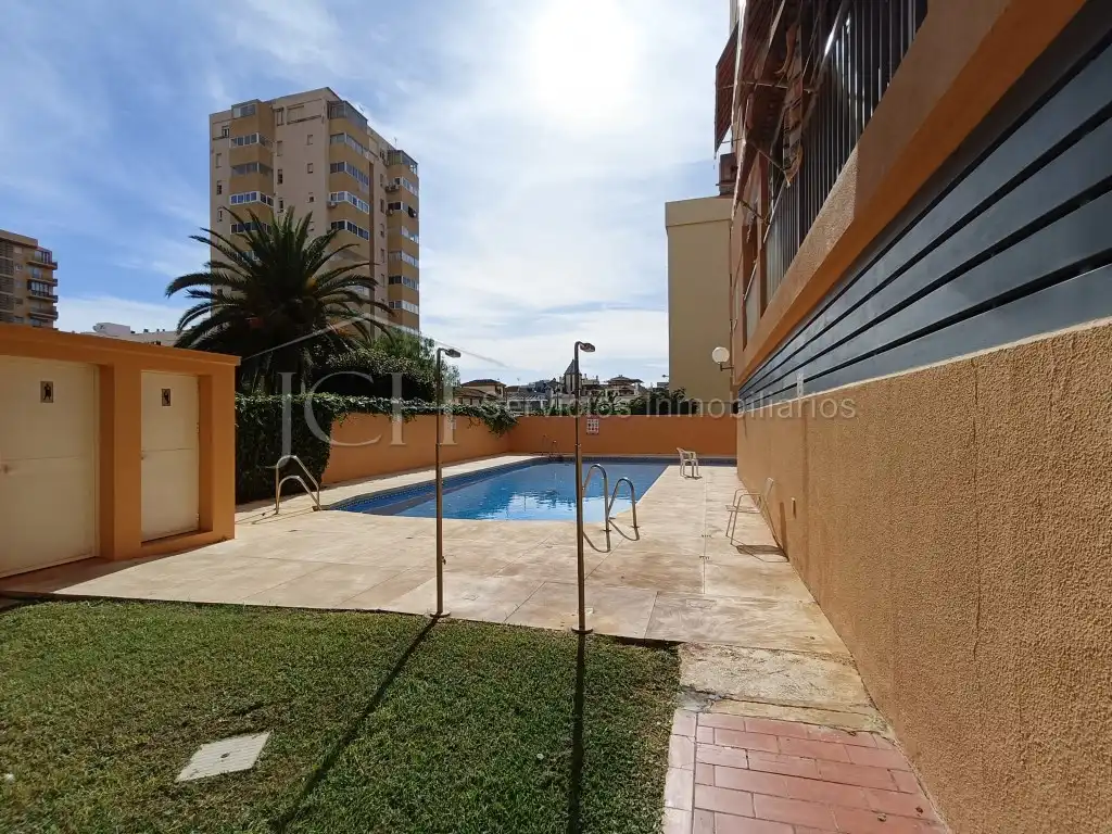 Piscina de Pis en venda en Fuengirola amb Jardí privat, Terrassa i Piscina