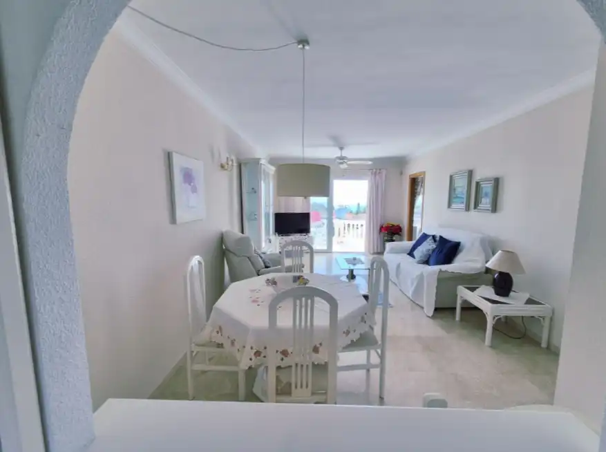 Menjador de Apartament en venda en Mijas amb Aire condicionat, Terrassa i Moblat