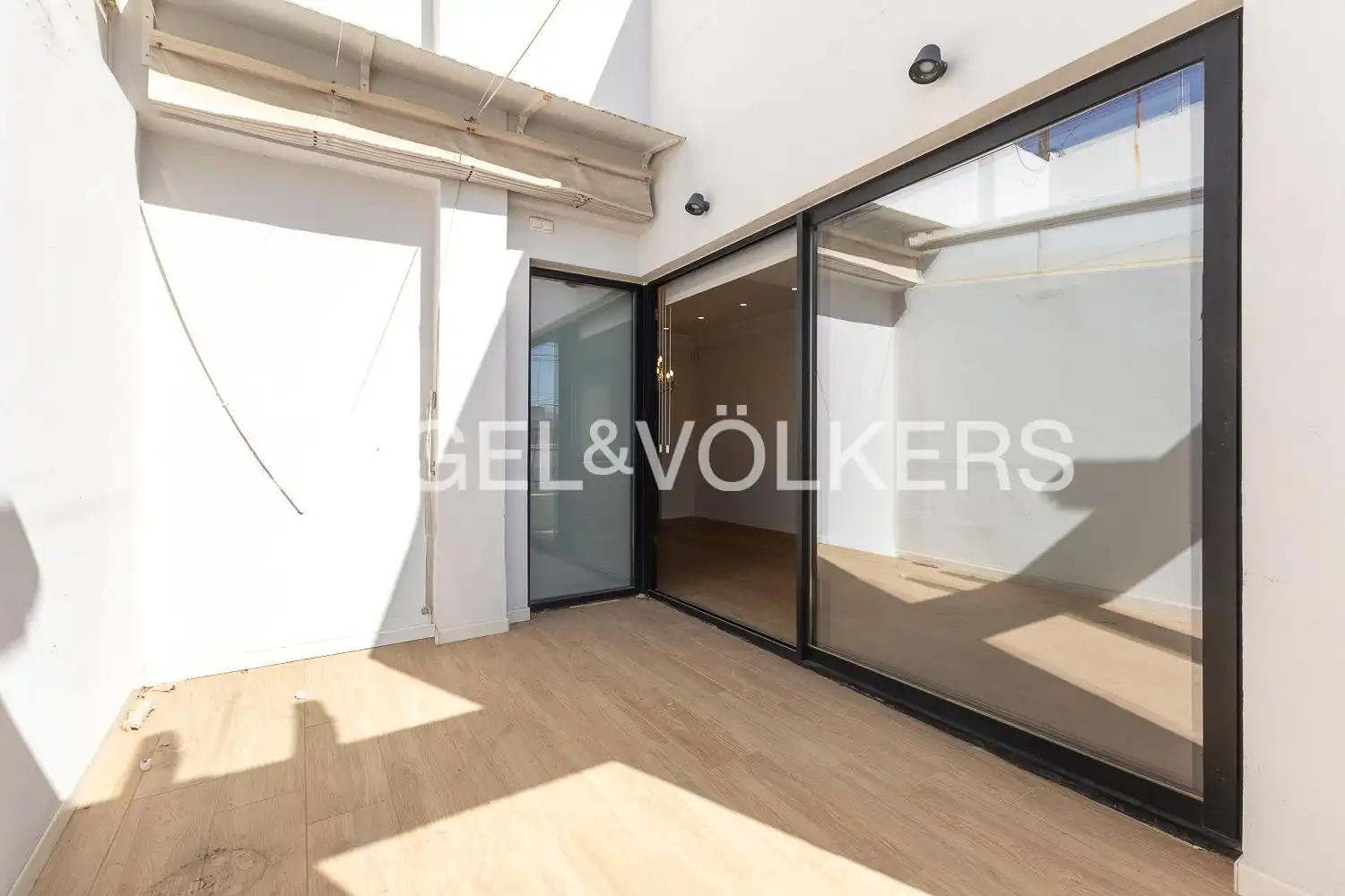 Attic for rent in Valencia  with Air Conditioner, Heating and Terrace