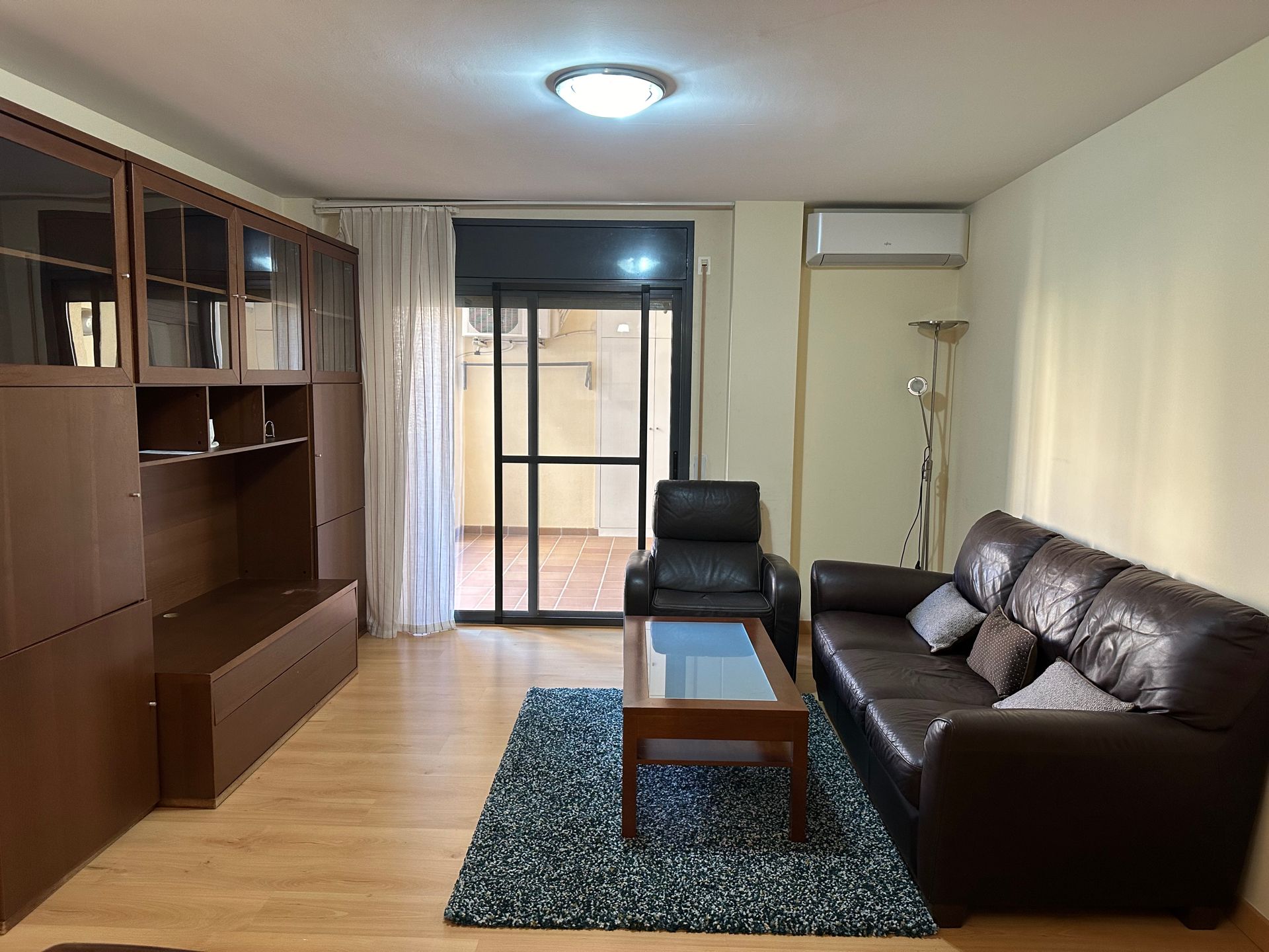 Living room of Flat for sale in Valls  with Air Conditioner, Heating and Parquet flooring