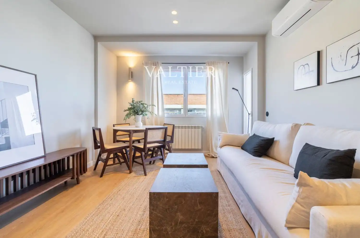 Living room of Flat for rent in  Madrid Capital  with Air Conditioner, Terrace and Furnished